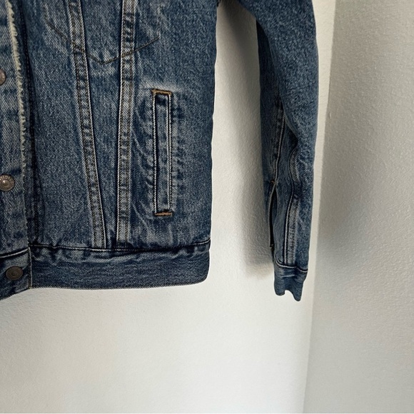 Levi’s Sherpa Lined Jean Jacket Blue Medium Wash Size XS Women 100% Cotton - Picture 3 of 13